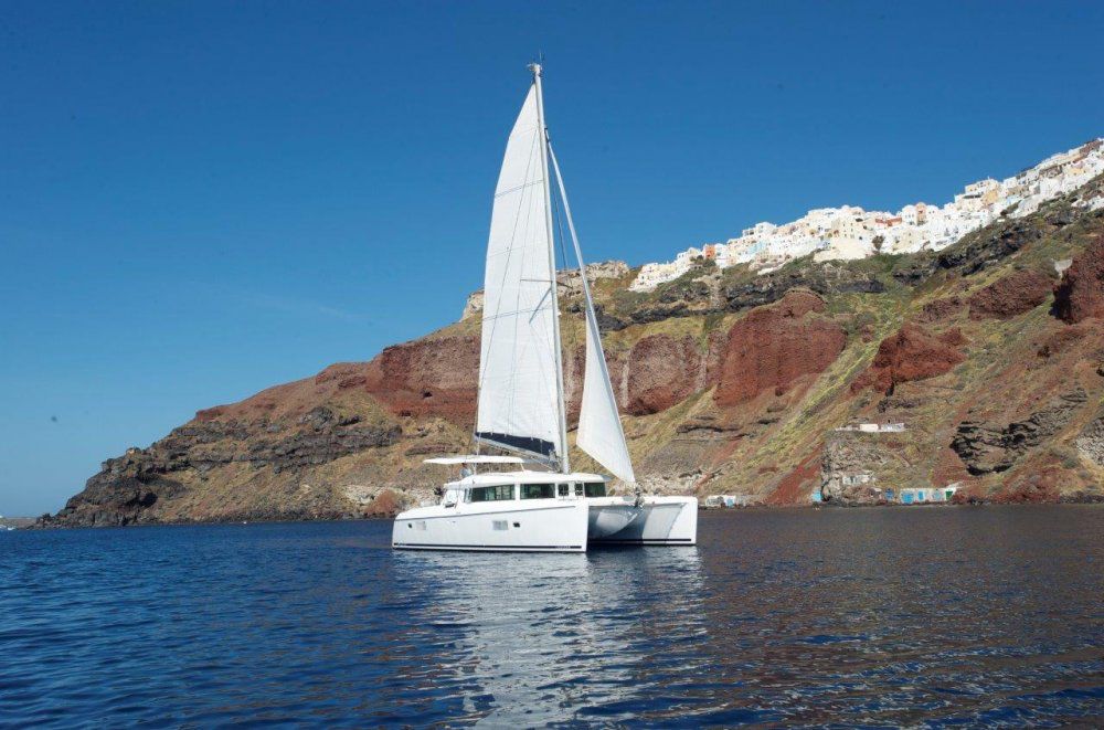 Sailing in Santorini Sunset Tour